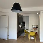 Guesthost - Trastevere Modern Appartement