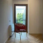 Guesthost - Trastevere Modern Appartement