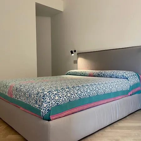 Guesthost - Trastevere Modern